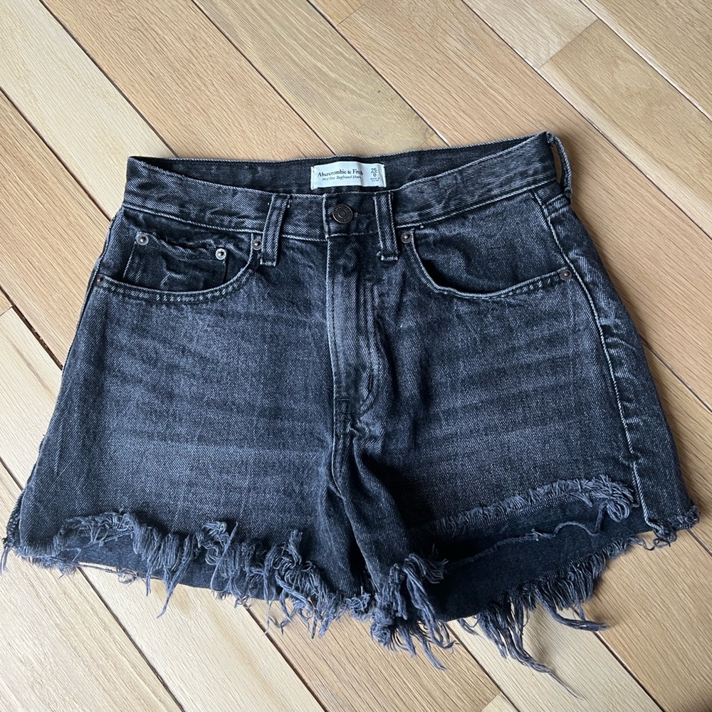 Abercrombie and fitch mid rise boyfriend short
